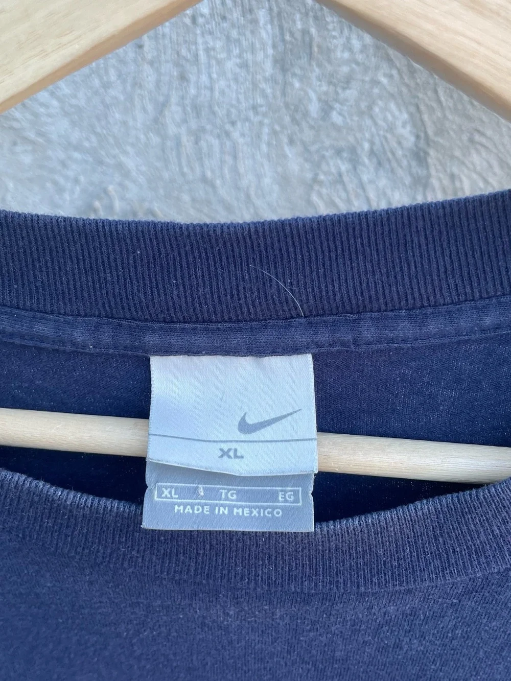 Y2k navy blue Nike spellout center swoosh logo t shirt XL